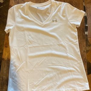 Medium Under Armour v neck